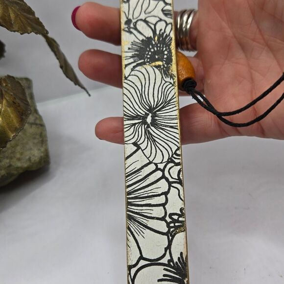 "5/$25" Set Of 2 Upcycled Wood Bookmarks, William Morris/Black & White Floral - Picture 7 of 8